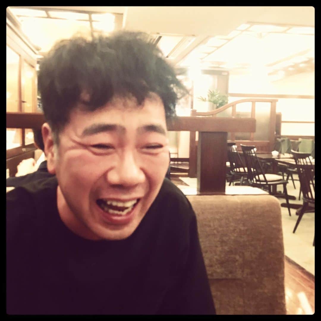 堂島孝平さんのインスタグラム写真 - (堂島孝平Instagram)「人のストーリーズで遊んでゲラゲラ笑う人 #石田靖3」6月1日 0時23分 - dojima_kohei