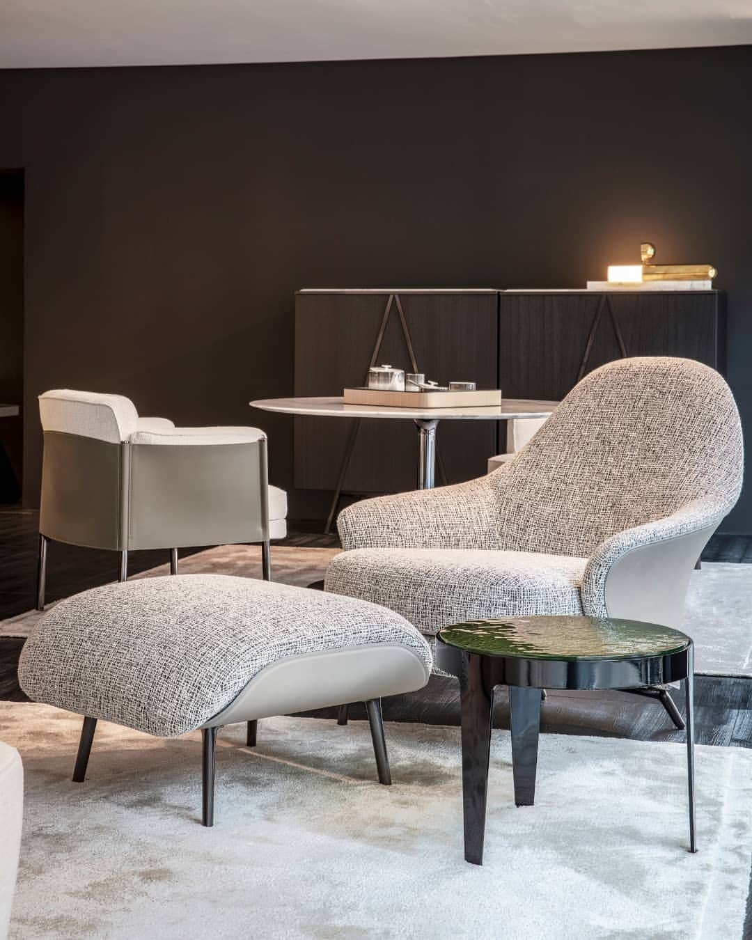 Minotti Londonさんのインスタグラム写真 - (Minotti LondonInstagram)「The brand new 2019 collection is now available to experience in our London showroom. 🖤  Tap the link in our bio to book your appointment to view the collection with one of our expert team.  #interiordesigninspiration #luxurylife #designinspiration #design #interior #interiordesigner #luxurydesign #designs #furnituredesign #interiordesign #interiorstyling」6月1日 0時32分 - minottilondon