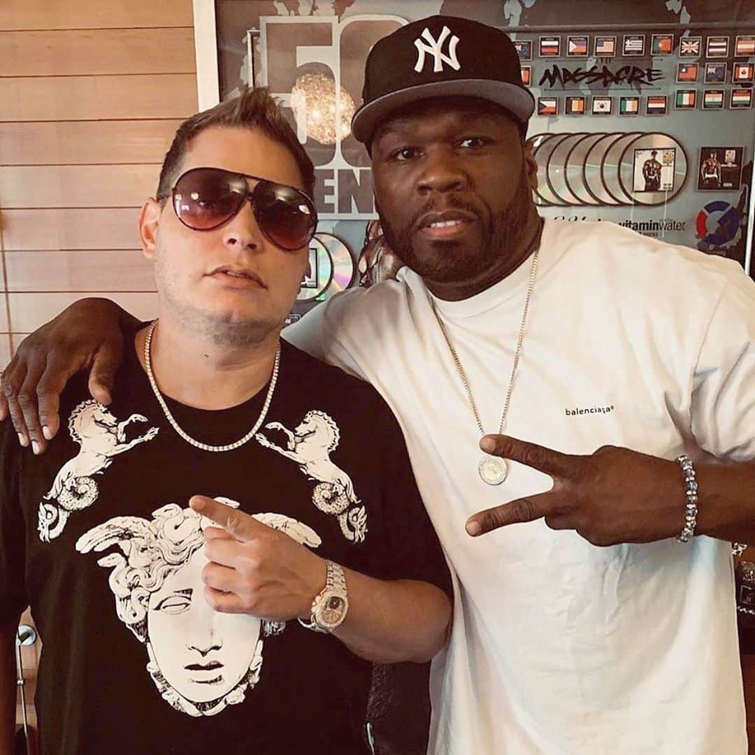 50セントさんのインスタグラム写真 - (50セントInstagram)「Took time off bitch now we back to work @scottstorchofficial we got on with DR.Dre. Dre said he love what I’m doing in TV, but he want me back in the studio. #lecheminduroi #bransoncognac」6月1日 0時32分 - 50cent