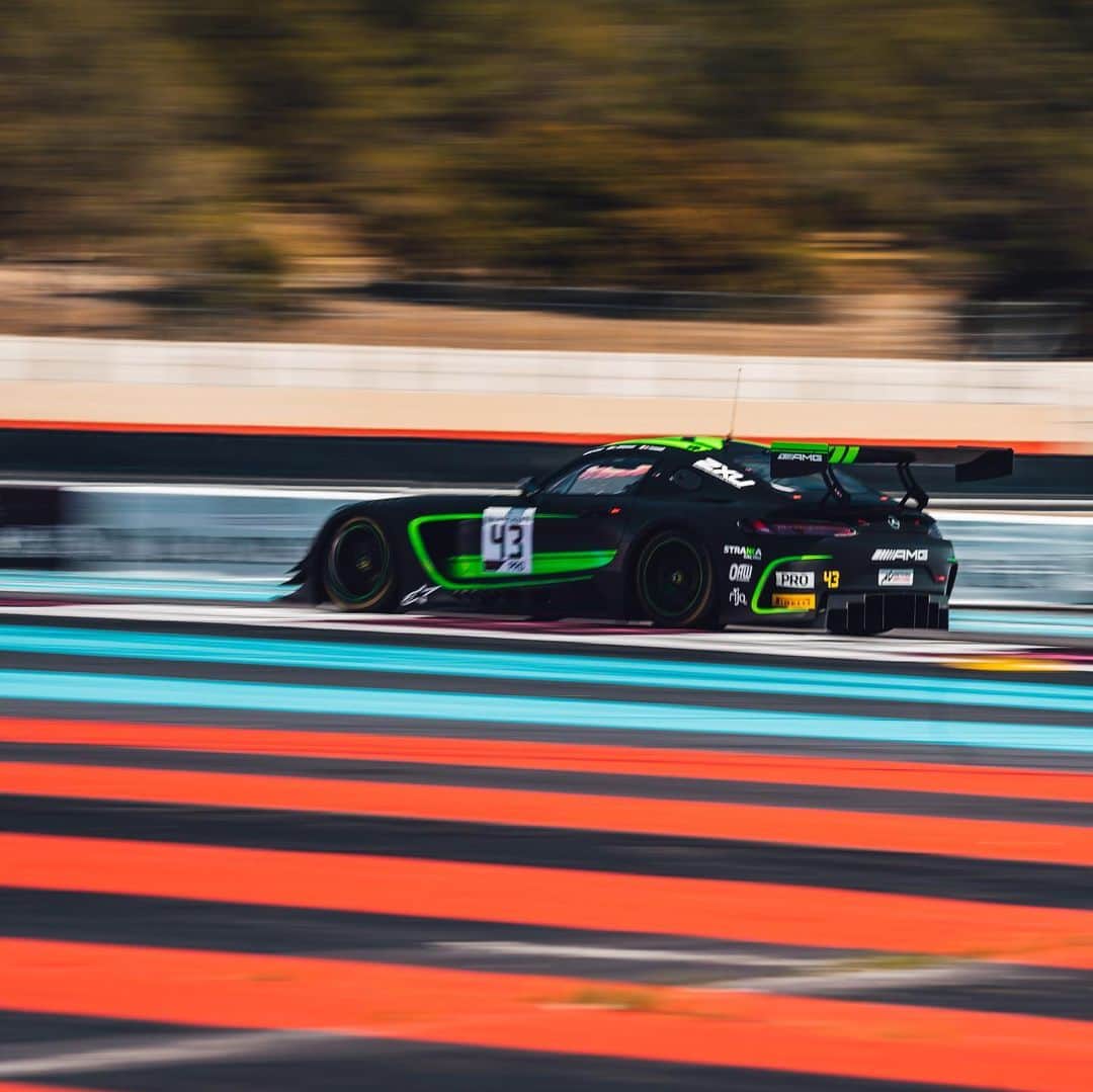 Mercedes AMGさんのインスタグラム写真 - (Mercedes AMGInstagram)「Stripes and stars at beautiful #circuitpaulricard! It’s time for the next round of #BlancpainGT series and our 8 #MercedesAMG GT3s are getting ready for the 6-hour-race starting on Saturday, 18.00 hrs local time.」6月1日 0時27分 - mercedesamg