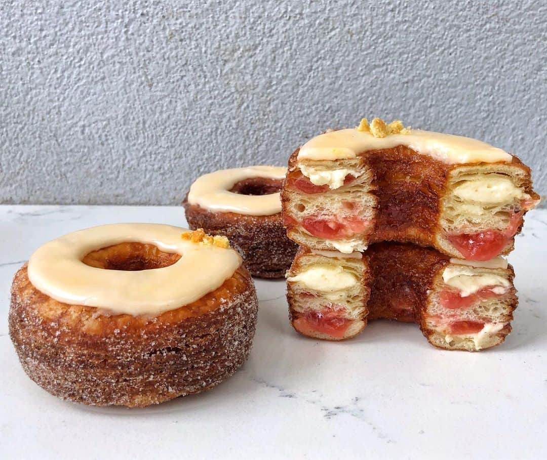 DOMINIQUE ANSEL BAKERYさんのインスタグラム写真 - (DOMINIQUE ANSEL BAKERYInstagram)「Getting ready for June tomorrow and the first day of our Peach Pancake Cronut®, filled with peach jam and creamy pancake ganache. Starts tomorrow on #Soho, but preorders are up now at NYC.CronutPreorder.com for pick-ups. #Cronut #DominiqueAnselBakery」6月1日 0時28分 - dominiqueansel
