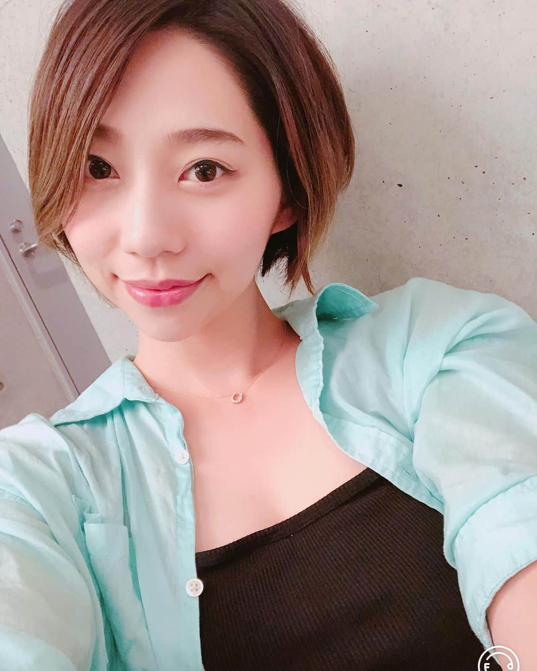 のインスタグラム：「ありがとうJapan🇯🇵❤️ 明日からニューヨークへ行くょ♬ 今までたくさん応援してくれて支えてくれて本当にありがとう😆✨❣️✨ わたし、今後は向こうで活動できるよう旅立ちます😊✨ ずっとそうしたいと思ってた選択だから、たくさんの人に助けてもらいながら決断して無事行けることになって本当に嬉しいです。 ドキドキ、ワクワク少し寂しいけど世界はそんなに遠くないからいつでもまた会えるし♬ 本当に行きたかったところへ飛び込んできます♬ たくさん学んで経験して挑戦して戦ってもっといい女優になります🌹💗 いつ戻るか予定はないけど、最低3年はいるつもり。そこから本当のチャレンジが始まるからもっと長くなると思います。 長い目でこれからも愛してね💓💓 私も毎日を精一杯生きるね❗️ みんな本当にいつもありがとう💗💗💗 @maria.tokyo_0358 そして最大に背中を押してくれたまりあちゃんに本当に感謝です🇯🇵✨ これからもがんばるぞっ😆✨✨✨✨ #japan #actresslife #change #NY」