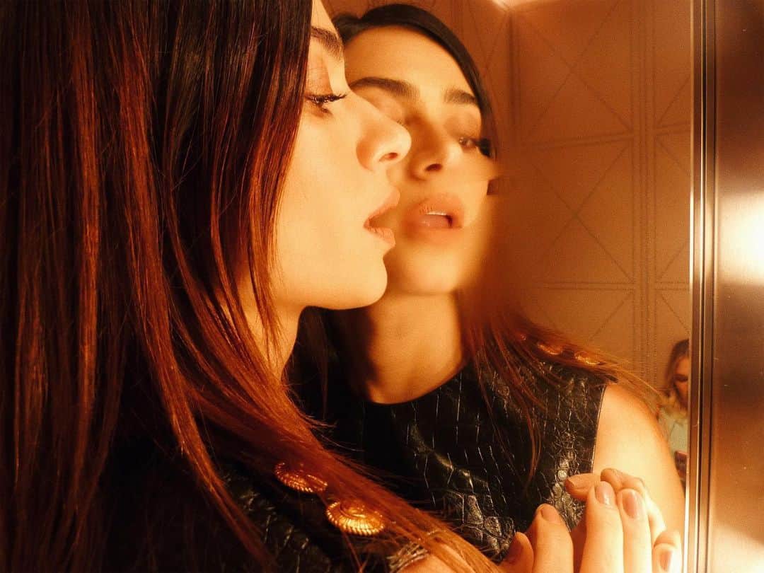 Thaila Ayalaさんのインスタグラム写真 - (Thaila AyalaInstagram)「Espelho Espelho Meu 🤪 #EgoTrip #LoveYourSelf  #gucciZumi」6月1日 0時35分 - thailaayala