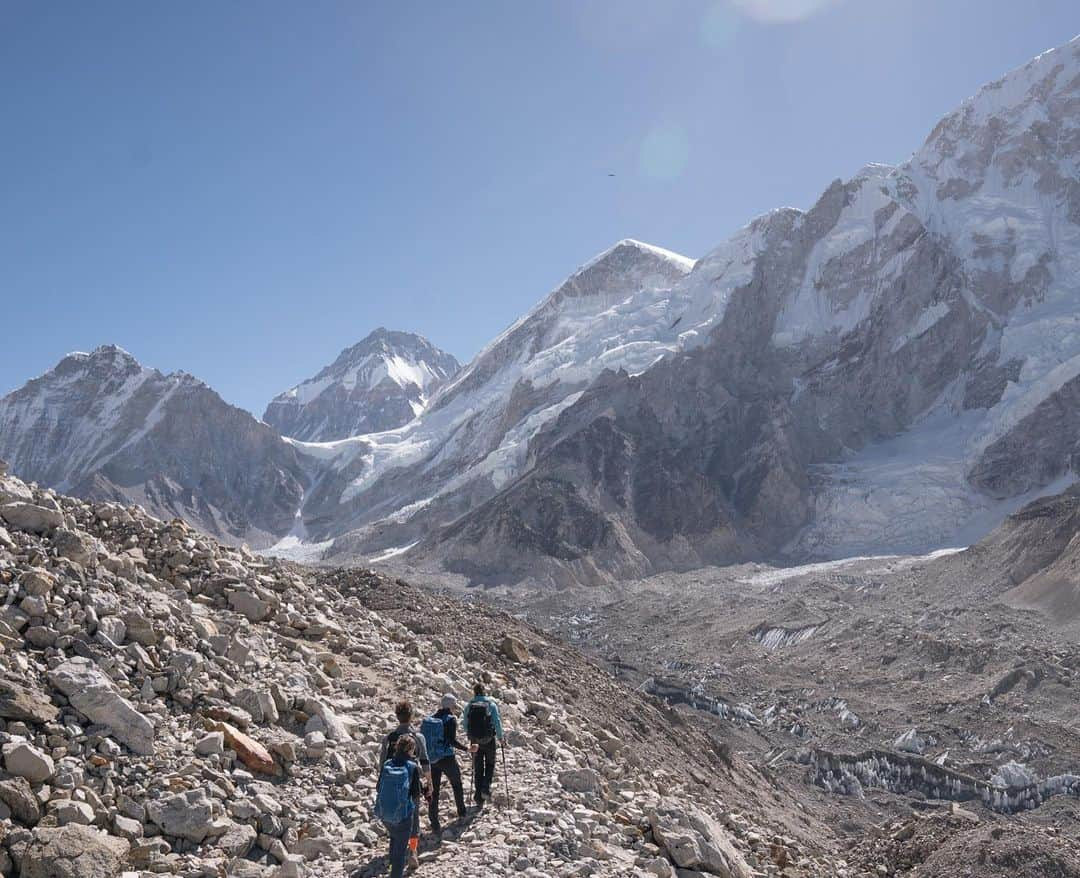 エディー・バウアーさんのインスタグラム写真 - (エディー・バウアーInstagram)「“There is much processing and digesting the impact of a journey like this. Gratitude is an understatement. #whyihike” - @mandymooremm. Read more about her journey to Everest Base Camp with Eddie Bauer alpine guide @melissaarnot below. ⁣ ⁣ ---⁣ ⁣ “There is so much magic in these mountains. They represent adventure in the grandest form and in a language all their own.⁣ ⁣ The idea of standing at the base of the world's tallest peak with @eddiebauer, a brand that has been outfitting record-setting climbers since the beginning - from the first American ascent in 1963 (Jim Whittaker) to our guide @melissaarnot, the first American Woman to ascend and descend Everest without oxygen, is truly beyond my wildest imagination. ⁣ ⁣ Needless to say, this part of the world holds a very special place in @melissaarnot’s heart so her willingness to share it, as well as her time, knowledge and endless trove of stories were so appreciated by all of us lucky enough to walk alongside her this past week. Her belief in our abilities to keep moving and ultimately make it to the base of the Mighty, Mighty Mt. Everest was so powerful. Spoiler alert: we made it!!! It’s impossible to be lucky enough to arrive at the foot of these mammoth peaks and not be attuned to the palpable energy of all of those who came before and lost their lives in these mountains. The wave of emotion: respect, reverence, appreciation....that washed over us as we took in the prayer flags and yellow domed tents of basecamp AND sat on the rocks regarding the chortens that dot the hillside of the Tukla Pass the day before, profoundly affected us all. Melissa mentioned that the higher we go, the closer we are to those we have lost... there’s less distance between us.”」6月1日 0時43分 - eddiebauer