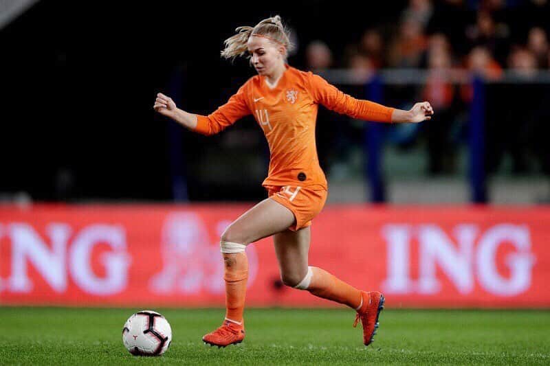ジャッキー・グローネンのインスタグラム：「Morgen mogen we weer 😍🧡 @oranjeleeuwinnen #uitzwaaiwedstrijd」