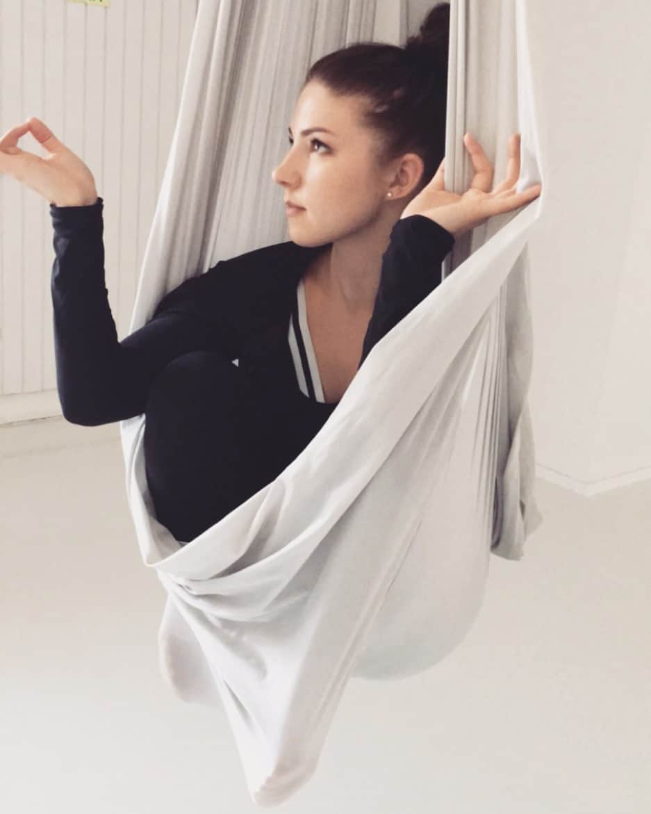 セシリア・トルンのインスタグラム：「Time to chill #weekendvibes #🥚」