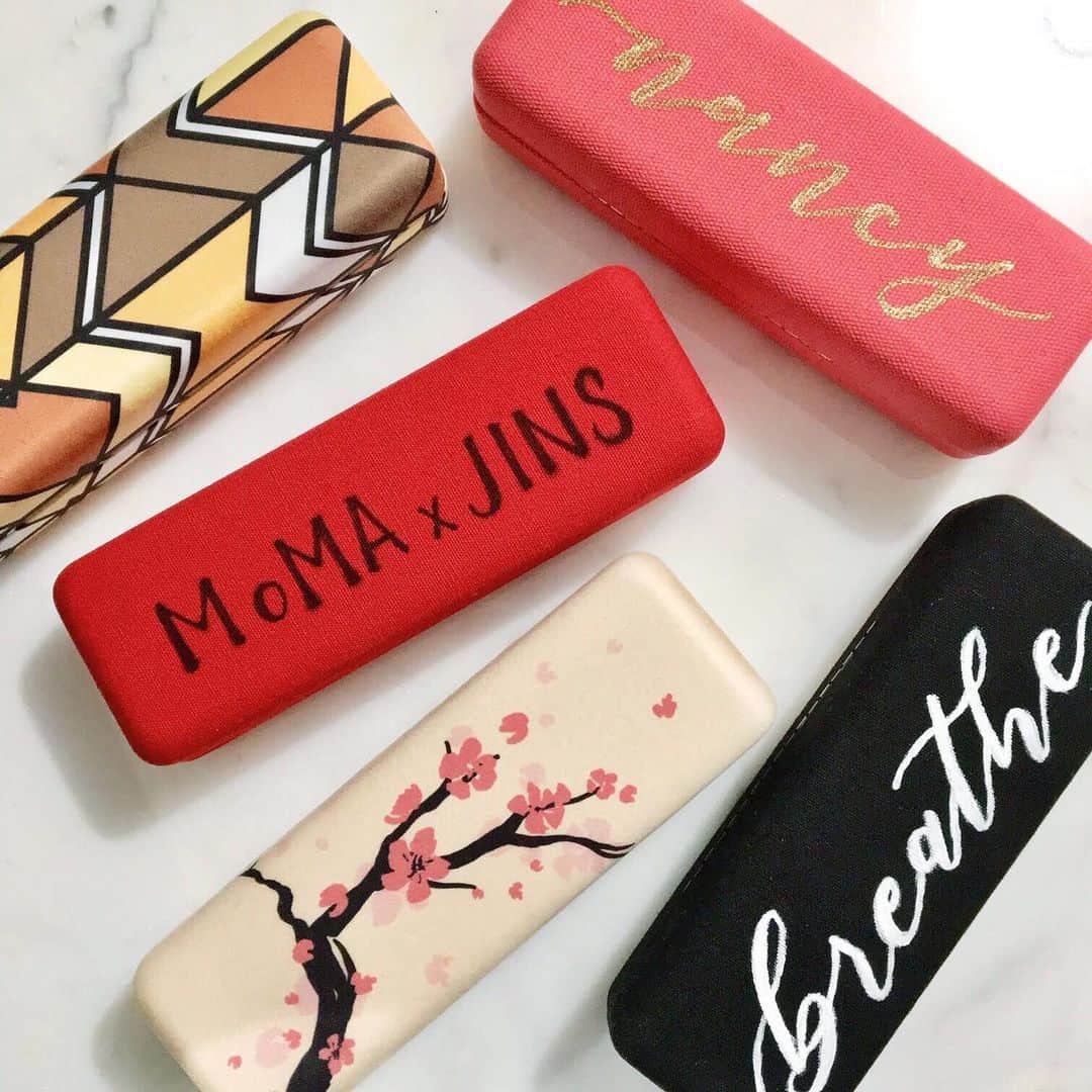 JINSさんのインスタグラム写真 - (JINSInstagram)「Get your cases personalized by calligraphers @nancymoycalligraphy and @samteich @MoMADesignStore, Soho on Saturdays 2-4pm during the pop-up! *Except 6/8 #FoundatMoMA #JINSeyewear」6月1日 0時53分 - jins.usa