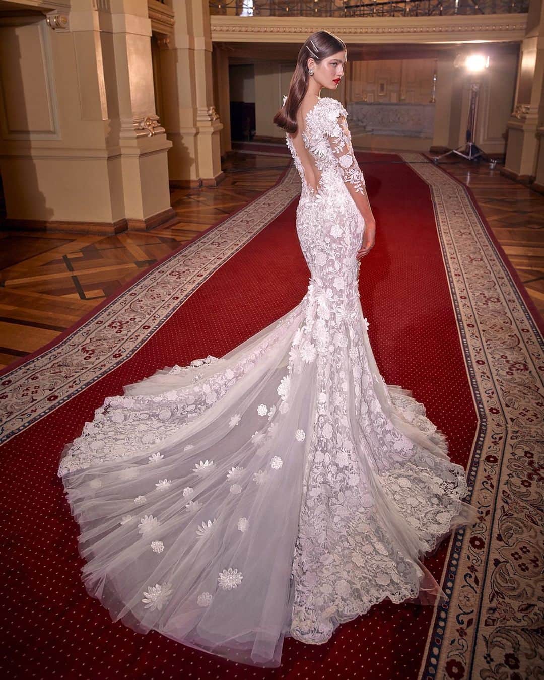 Galia Lahavさんのインスタグラム写真 - (Galia LahavInstagram)「Royal Soul | Choose your favorite option: With Veil or without? #GLCouture」6月1日 0時56分 - galialahav