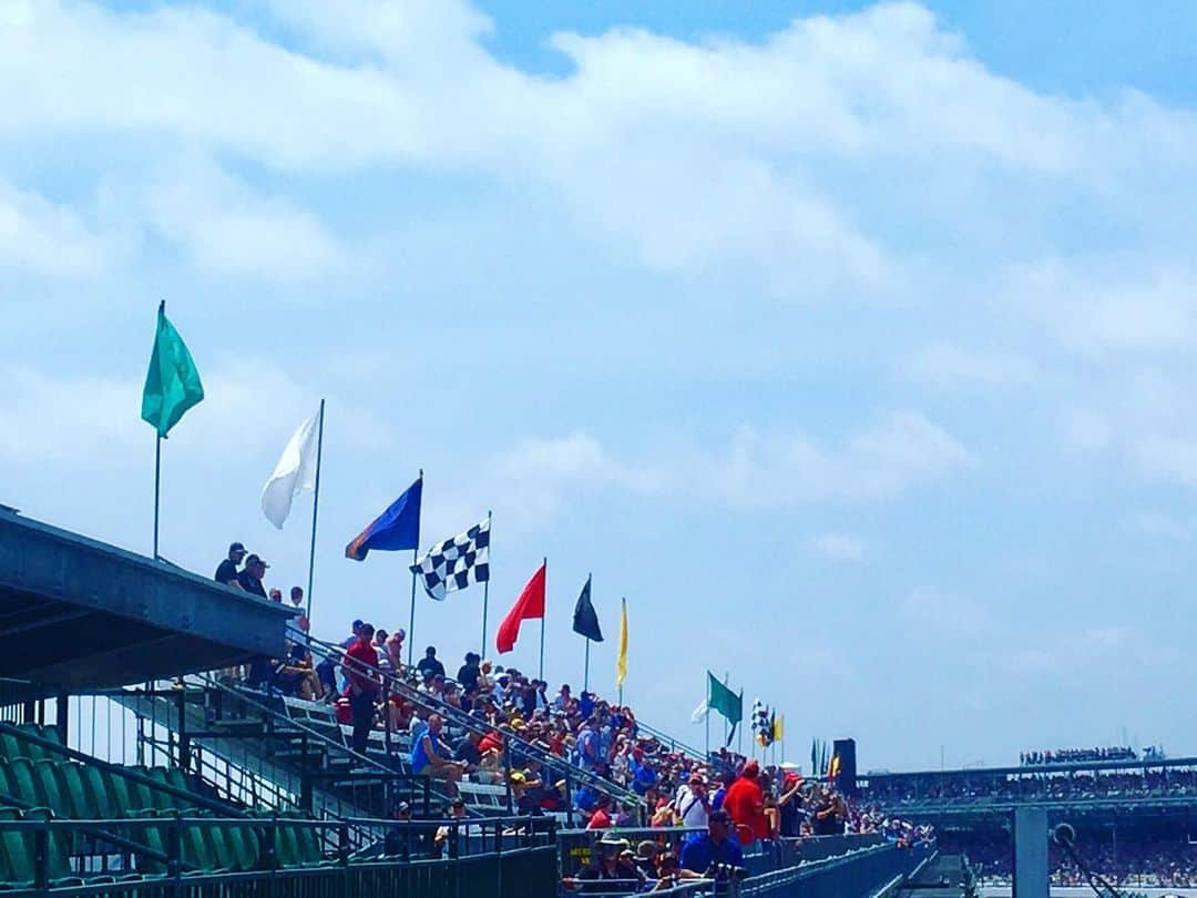 NTTさんのインスタグラム写真 - (NTTInstagram)「. . EACH FLAG MOVES US. . 🏁 . @nttgroup_official #NTT #Indycarseries #2019 . . #indycar #indy #carrace #indianapolis #indy500 #indycarseries #NTTindycarseries #motorcar #US #flags #race #🇺🇸 #🏎 #🏁 #インディアナポリス #インディ #インディ500 #タイトルスポンサー」6月1日 1時08分 - nttgroup_official