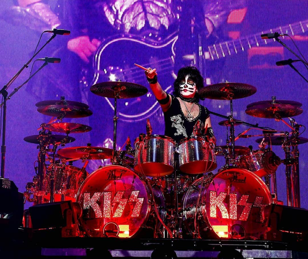 KISSさんのインスタグラム写真 - (KISSInstagram)「#EricSinger in #Vienna on the #EndOfTheRoad World Tour」6月1日 1時07分 - kissonline