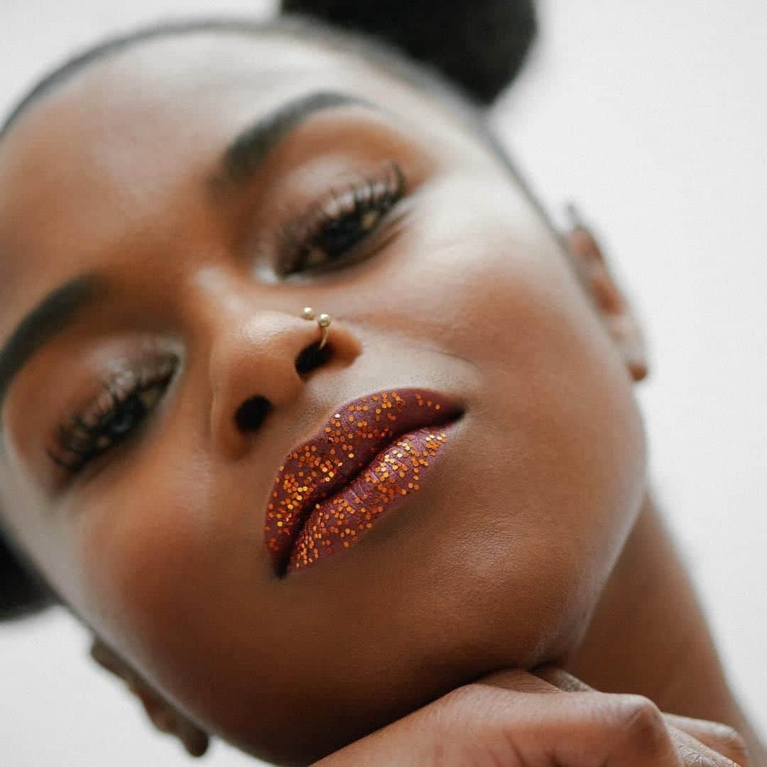 NARSさんのインスタグラム写真 - (NARSInstagram)「Lead with lips. #regram @andrewgallimakeup (Products used: Natural Radiant Longwear Foundation, Climax Mascara, Audacious Lipstick.) Model @nadiarosemusic」6月1日 1時00分 - narsissist