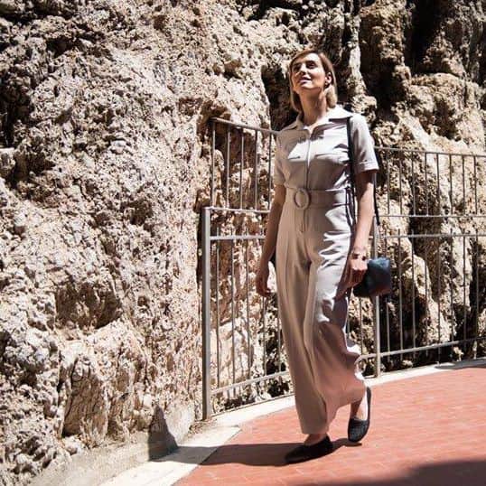 のインスタグラム：「La #jumpsuit #CompagniaItaliana indossata dall'attrice @elenacucci, copia il suo stile e fai tua la maxi tuta più trendy del momento.  #DiscoveringCompagniaItaliana」