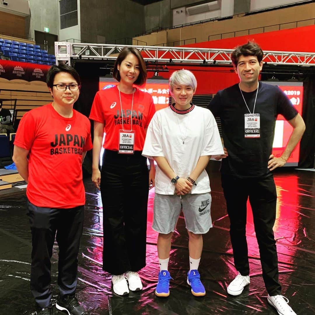 中川聴乃さんのインスタグラム写真 - (中川聴乃Instagram)「女子日本代表国際強化試合2019 日本VSベルギーの試合が 水戸市で行われました🏀 その中で同級生でもあり、 共に戦ってきた仲間 #吉田亜沙美 の 引退セレモニーも行われました✨ ハーフタイムショーでは、 フリースローを一発で決める 勝負強さ🔥🔥 今週日曜日も同じ #アダストリアみとアリーナ  で 強化試合が行われますので、 皆さま是非足をお運びください😊 ・ ・ #jba #fiba #basketball  #belgië #japan  #mc @sascha348 @mcteddy14」6月1日 1時03分 - nakagawaakino24