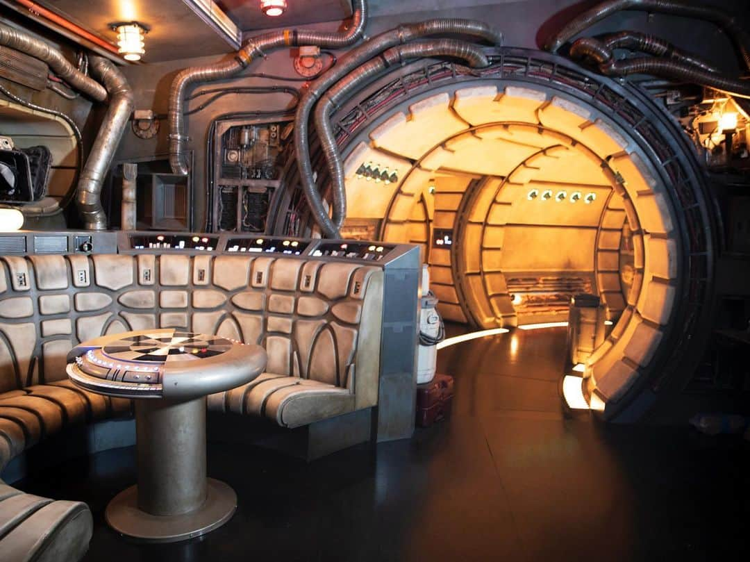 Disneyさんのインスタグラム写真 - (DisneyInstagram)「Greetings from @starwars: #GalaxysEdge on beautiful Batuu! Experience the thrills of Millennium Falcon: #SmugglersRun, or sit back & relax with a refreshing cup of blue milk—whatever your journey, the galaxy’s ultimate vacation destination awaits! Live your adventure now at @Disneyland Resort.  Reservations and valid theme park admission required to visit Star Wars: Galaxy’s Edge between May 31 and June 23, 2019. Beginning June 24, No Reservations Required. Subject to Capacity.」6月1日 1時03分 - disney