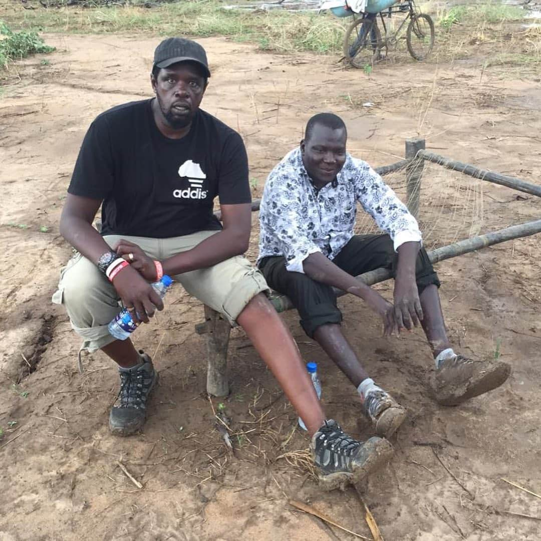 ルオル・デンさんのインスタグラム写真 - (ルオル・デンInstagram)「A few weeks ago I posted about a devastating fire that took place in Lol State, Aweil, South Sudan that took away life and the minimal things people had to survive. Since then we’ve searched for organizations that were going to places most affected and couldn’t find any, so my brother and cousins decided to take matter into their own hands with the help from the Luol Deng foundation they loaded up 2 trucks with food and clothes. The weather was terrible and  roads are heavily muddied but on they went and the result was the ability to reach and provide to 283 families with food and clothes in 5 different villages leaving every family with 6 weeks supply of food. These guys are heroes for what they were able to do with such short notice.  Stay tuned for more and for ways to help. 🙏🏿 #aweil #southsudan 🇸🇸#theluoldengfoundation」6月1日 1時15分 - luoldeng9