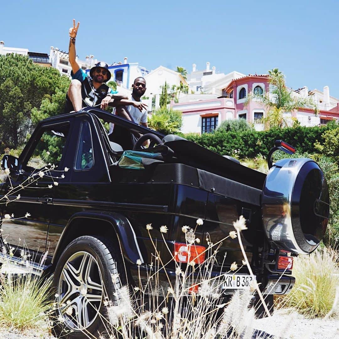 カリム・ベララビのインスタグラム：「en la casa en espana」