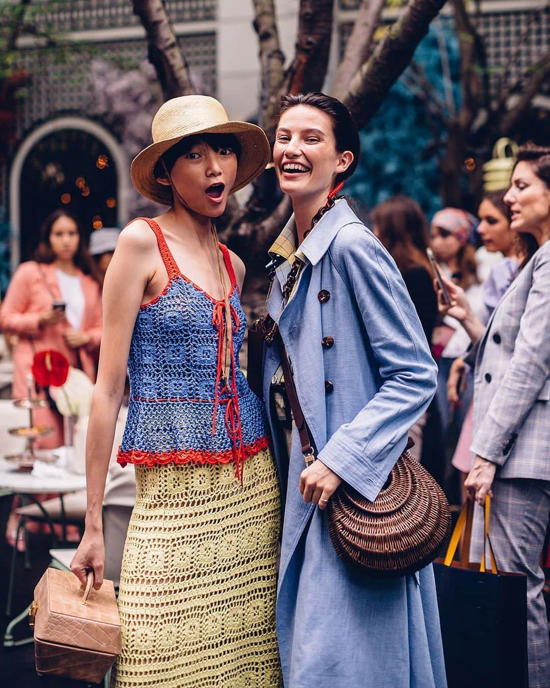 NYFW（ニューヨークファッションウィーク）さんのインスタグラム写真 - (NYFW（ニューヨークファッションウィーク）Instagram)「Warm #NYC days make us feel some kind of way. 😊 Photo by @moeez during @staud.clothing's #NYFW presentation.」6月1日 1時09分 - nyfw