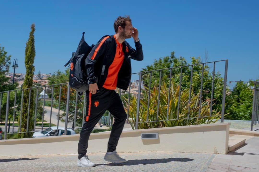 デイリー・ブリントのインスタグラム：「Just Arrived, Time To Get Ready! 🦁🔸」