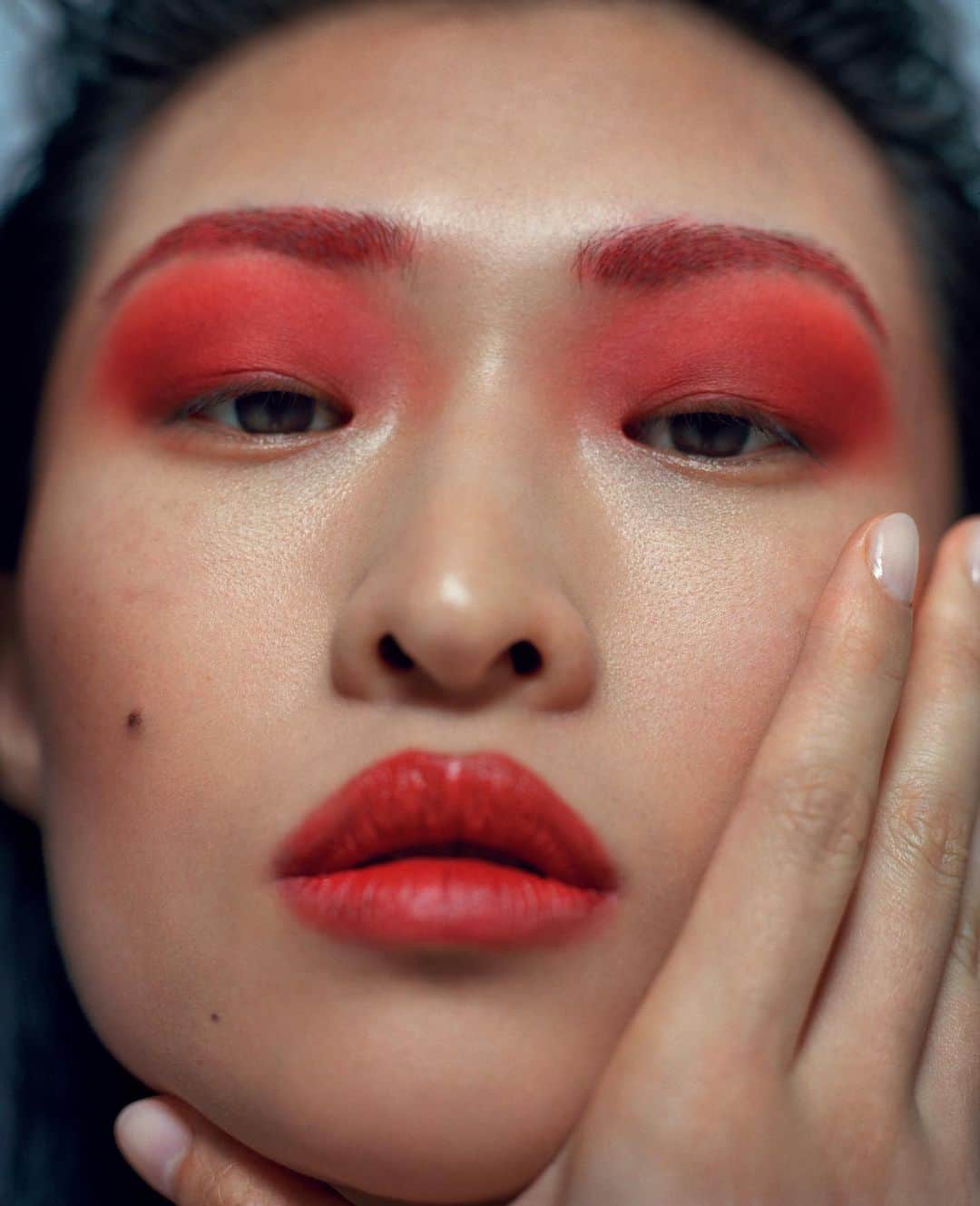 barneysnyofficialさんのインスタグラム写真 - (barneysnyofficialInstagram)「RED ALERT: it’s a new season so it’s time for a fresh color palette to heat up the summer. Try a new shade by @laboucherougeparis, @surratt, and more to mix it up this season.  Photographed by: @clarazara  Makeup by: @farahomidi」6月1日 1時14分 - barneysny