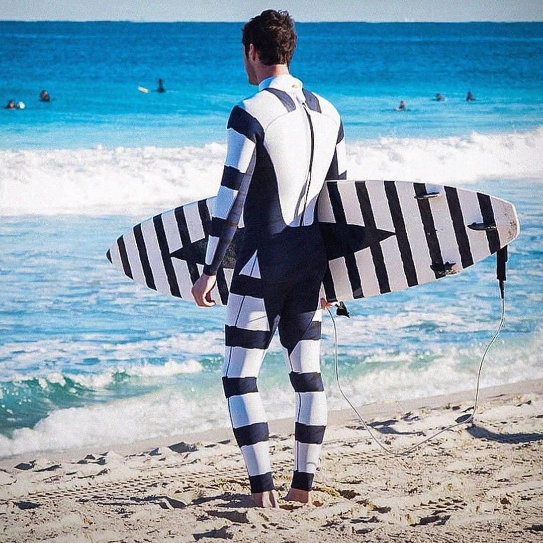 TED Talksさんのインスタグラム写真 - (TED TalksInstagram)「You know what’s great? Not getting eaten by a shark. That’s why inventor Hamish Jolly teamed up with scientists to create a wetsuit designed to prevent shark attacks. The bold pattern here mirrors the pilot fish, which typically trail behind sharks and eat their leftovers. Sharks know not to snack on that specific species, and this suit helps the wearer reap those same benefits. To see how sharks responded to this wetsuit and other designs, visit go.ted.com/sharksuit  Photo courtesy of Hamish Jolly」6月1日 1時24分 - ted