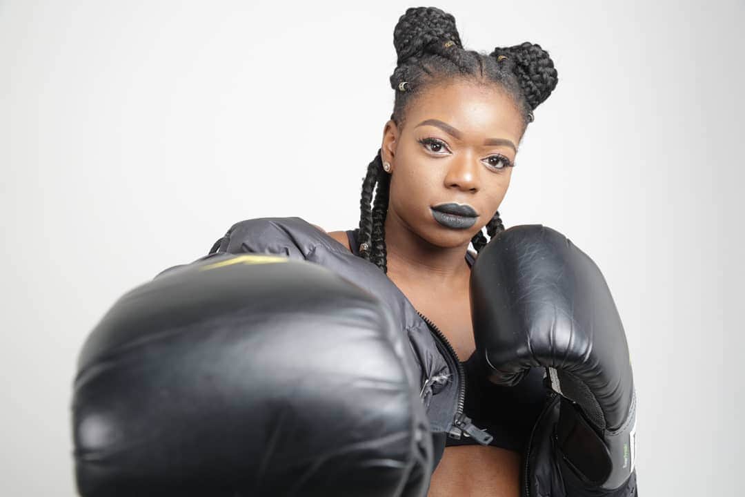 アシャ・フィリップのインスタグラム：「Fighting for the weekend🥊🥊Who reckons I'd be a good boxer?! . . Asha "Black Panther" Philip🐱😅 . . #FightNight #Boxer #Fighter  #Sportswoman #Boxing」
