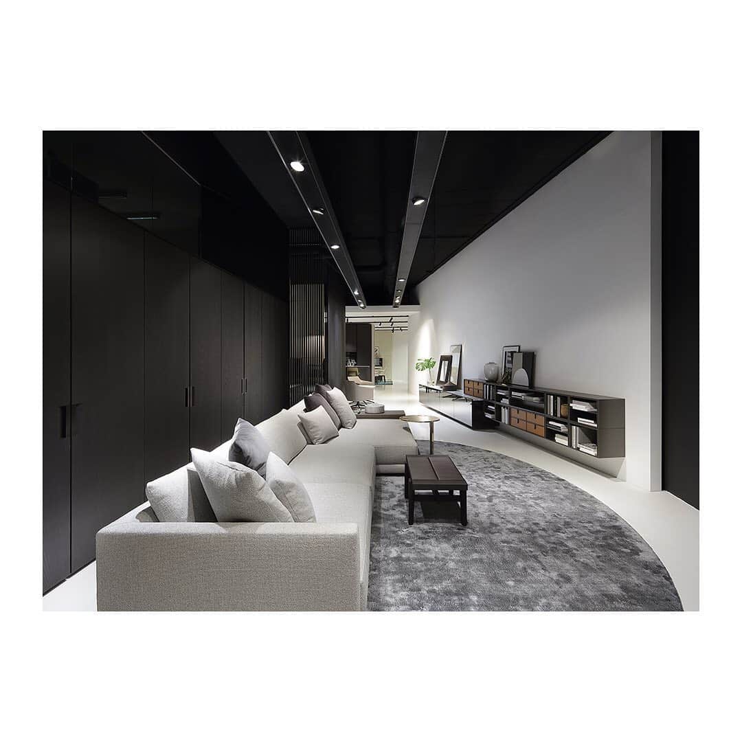 Poliform|Varennaさんのインスタグラム写真 - (Poliform|VarennaInstagram)「In the heart of Vienna, Poliform opens its fully-renewed showroom to display all the latest in contemporary design and lifestyle trends. An authentic living space showcasing the entire Poliform collection from day and night areas to cutting-edge kitchens and closet systems. More than a store, an immersive home experience to discover the Poliform lifestyle at its best. Poliform Wien, Franz-Josefs-Kai 47.  #Poliform #madeinitaly #design #home #inspiration #detail #homedesign #homedecor #designinspiration #PoliformVienna #PoliformWien #PoliformShowroom #Vienna #Austria @poliform_wien」6月1日 1時21分 - poliform_official