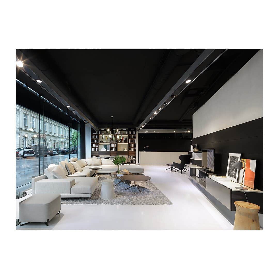 Poliform|Varennaさんのインスタグラム写真 - (Poliform|VarennaInstagram)「In the heart of Vienna, Poliform opens its fully-renewed showroom to display all the latest in contemporary design and lifestyle trends. An authentic living space showcasing the entire Poliform collection from day and night areas to cutting-edge kitchens and closet systems. More than a store, an immersive home experience to discover the Poliform lifestyle at its best. Poliform Wien, Franz-Josefs-Kai 47.  #Poliform #madeinitaly #design #home #inspiration #detail #homedesign #homedecor #designinspiration #PoliformVienna #PoliformWien #PoliformShowroom #Vienna #Austria @poliform_wien」6月1日 1時21分 - poliform_official