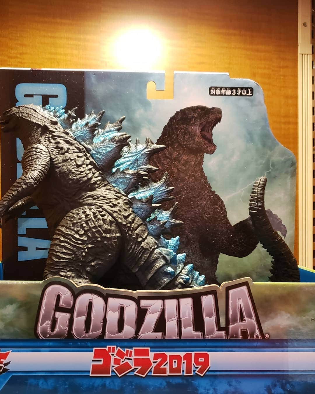 DJ KOOさんのインスタグラム写真 - (DJ KOOInstagram)「家族でゴジラ！！GODZILLA！！公開初日に見れて嬉しみだ！！ド迫力シーンの連続！！そして何よりサウンドトラックが胸に響いた！！ #ゴジラ #godzilla #東宝 #DJKOO」6月1日 1時22分 - dj_koo1019