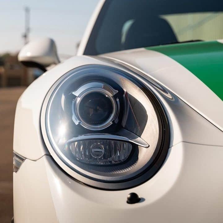 Porscheさんのインスタグラム写真 - (PorscheInstagram)「All eyes on the ultra-rare Porsche 911R. #PorscheMoment #Porsche #Porsche911 #911R #991 #TimelessMachine (📷: @jeffcherun)」6月1日 1時36分 - porsche