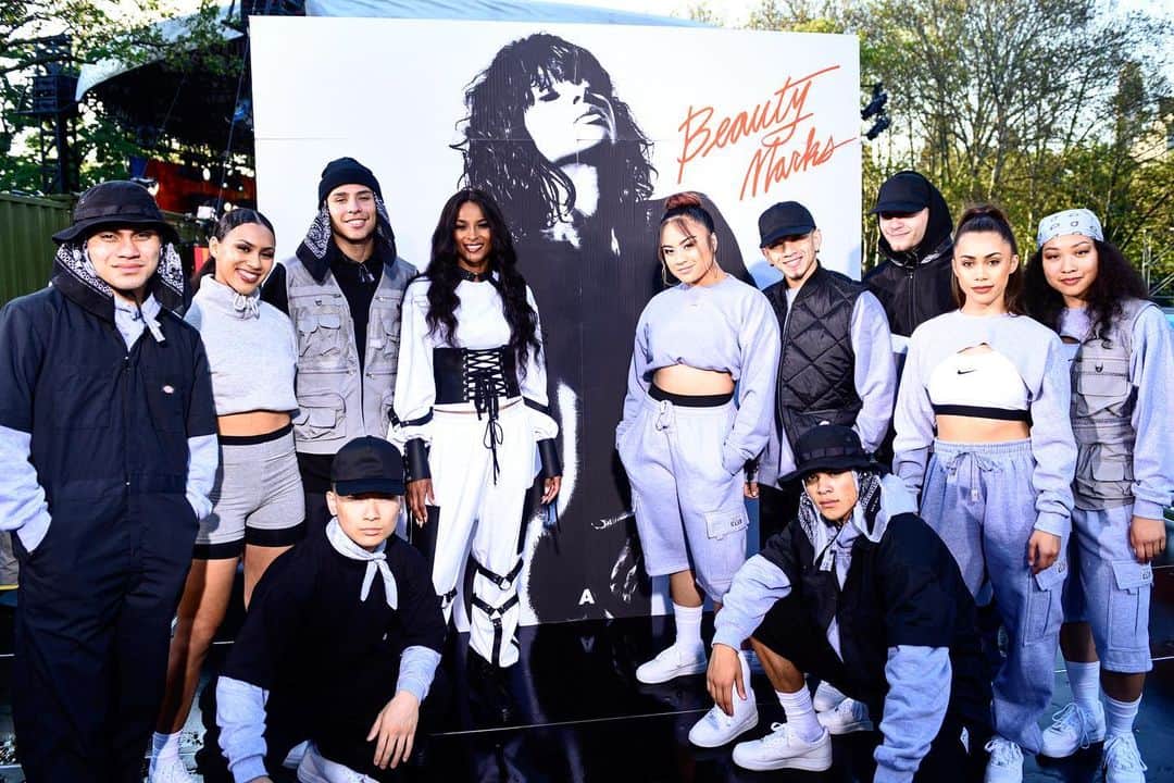 Good Morning Americaさんのインスタグラム写真 - (Good Morning AmericaInstagram)「Can’t stop thinking ‘bout @ciara’s killer performance in Central Park. What a queen! 👑 Link in bio to watch her full slay on stage. #CiaraOnGMA #BeautyMarks (📸: Paula Lobo / ABC)」6月1日 1時37分 - goodmorningamerica