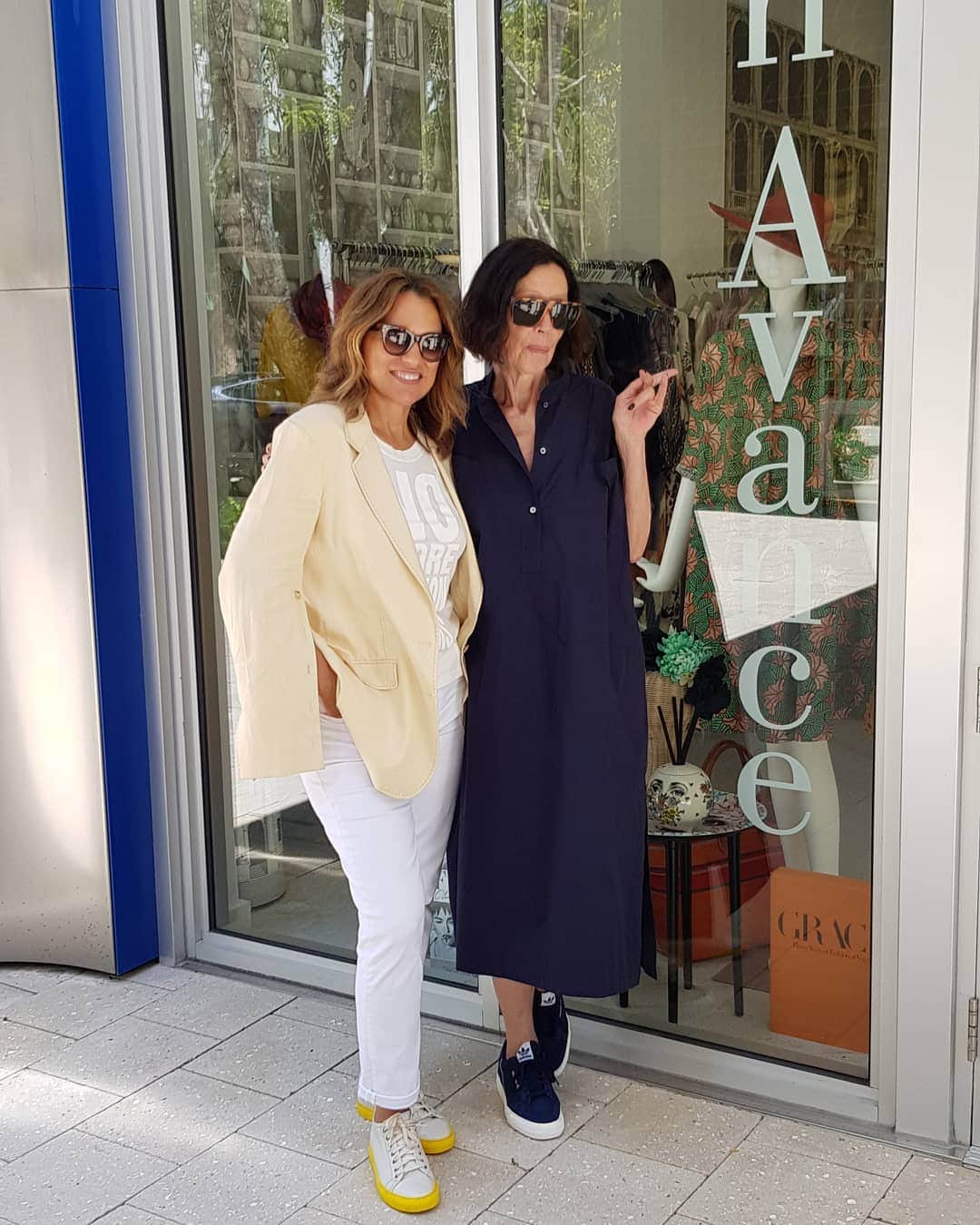 のインスタグラム：「Our absolutely gorgeous stockist @enavancemiami - thank you for looking after us, Karen ❤」
