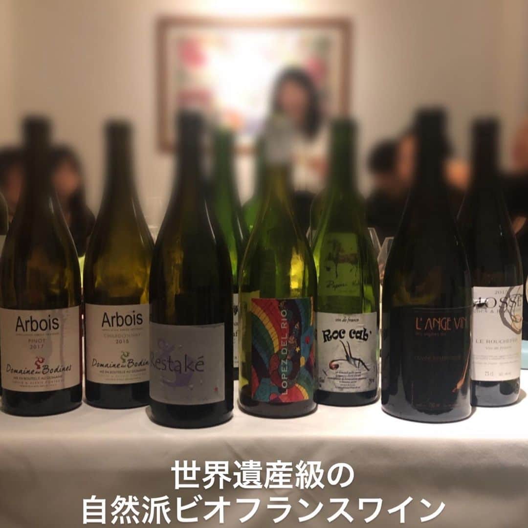 横田真一のインスタグラム：「過酷な10時間生放送解説ゴルフネットTVからの、ボンサンテ満員御礼。 世界遺産級の超こだわりビオワインと、こちらも世界遺産級の自然派チーズ試食 ほろほろとした食感のチーズは感動的 ラインナップに加える 羊1匹あたり1平方キロメートル土地が必要 しっかし朝から疲れた〜〜😱😱😱 明日もゴルフ😂😂😂」
