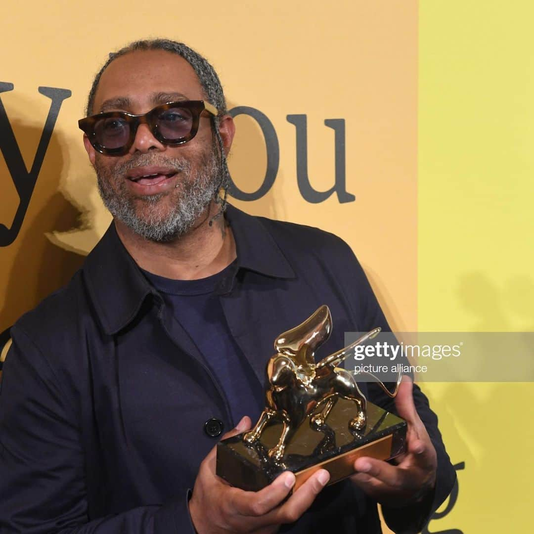 ティエリー ラスリーさんのインスタグラム写真 - (ティエリー ラスリーInstagram)「Artist Arthur Jafa, winner of the Golden Lion Award at the Venice Biennale wearing the RHUDE x THIERRY LASRY “RHODEO ... 🙌 @anamibia  #rhudexthierrylasry #thierrylasry #handmadeinfrance @rhude」6月1日 1時52分 - thierrylasry