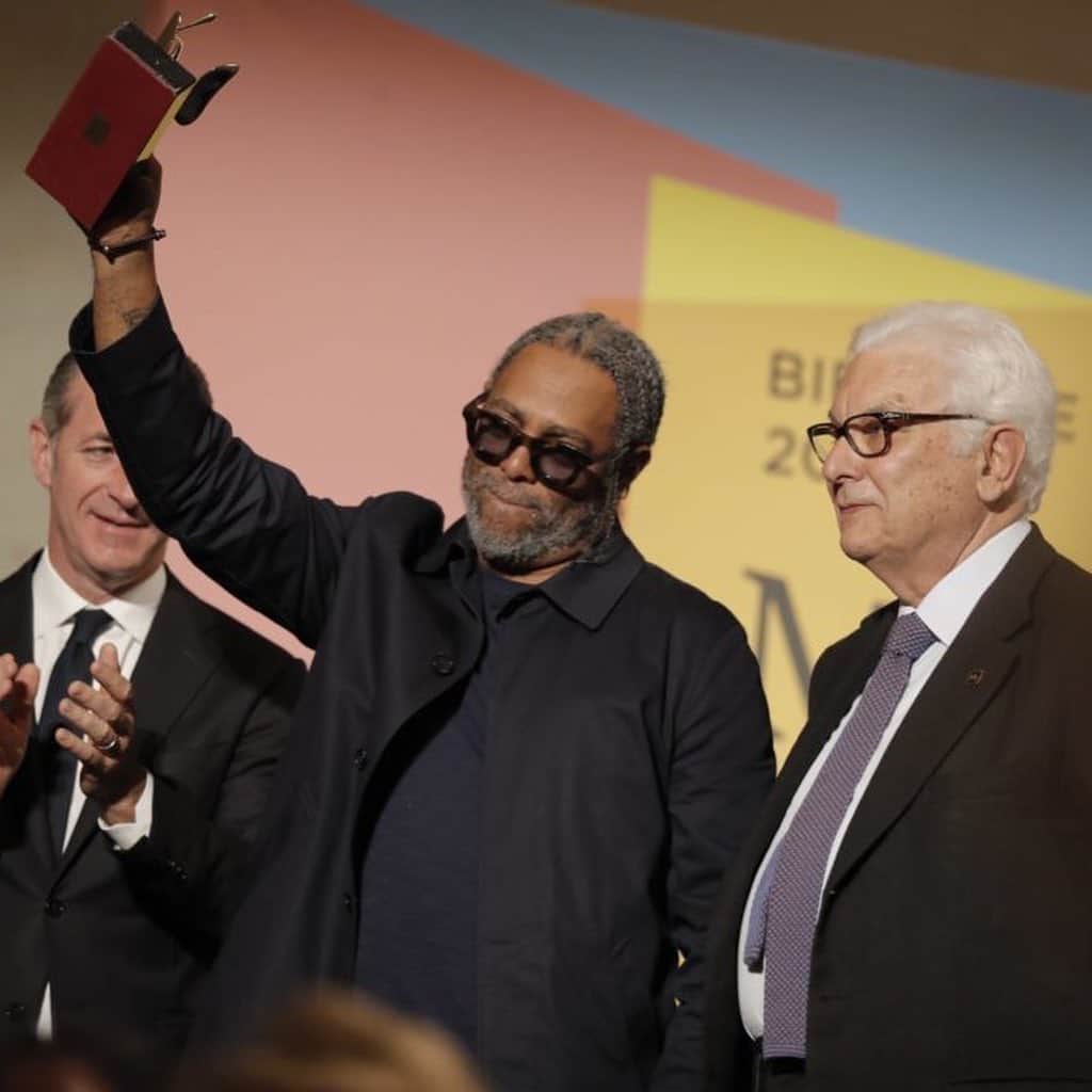ティエリー ラスリーさんのインスタグラム写真 - (ティエリー ラスリーInstagram)「Artist Arthur Jafa, winner of the Golden Lion Award at the Venice Biennale wearing the RHUDE x THIERRY LASRY “RHODEO ... 🙌 @anamibia  #rhudexthierrylasry #thierrylasry #handmadeinfrance @rhude」6月1日 1時52分 - thierrylasry