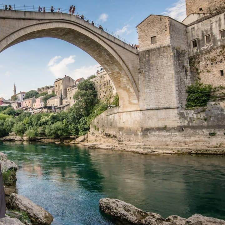 Lonely Planetさんのインスタグラム写真 - (Lonely PlanetInstagram)「This weekend's #lpInstaTakeover comes from #lpPathfinders member Tamara of @globeguide, who will be sharing photos from her recent trip to #Bosnia and Hercegovina. -- 'Exploring enchanting #Mostar was a highlight of my trip to Bosnia and Hercegovina, particularly Stari Most. This bridge had to be reconstructed after the war and was reopened in 2004, and is now the perfect place to soak in the surreal views of the old town.' – @globeguide -- Keep an eye on our feed this weekend for more, and tap the link in our bio to see why #Hercegovina is one of our top destinations to visit in 2019! #BestinEurope」6月1日 2時01分 - lonelyplanet