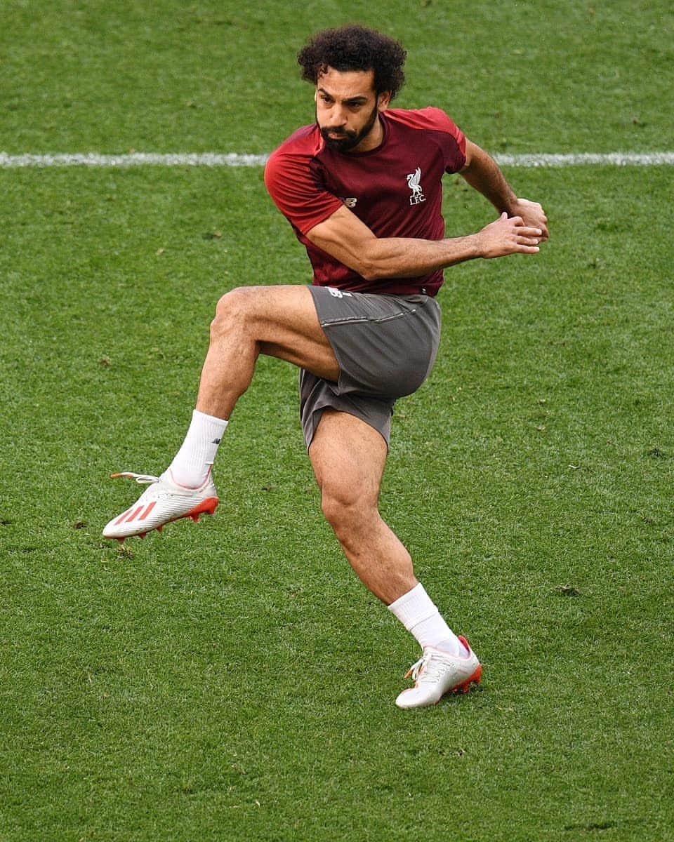 UEFAチャンピオンズリーグさんのインスタグラム写真 - (UEFAチャンピオンズリーグInstagram)「🎶 "Walk on, with hope in your heart..." ♥ @liverpoolfc train ahead of the #UCLfinal」6月1日 2時17分 - championsleague