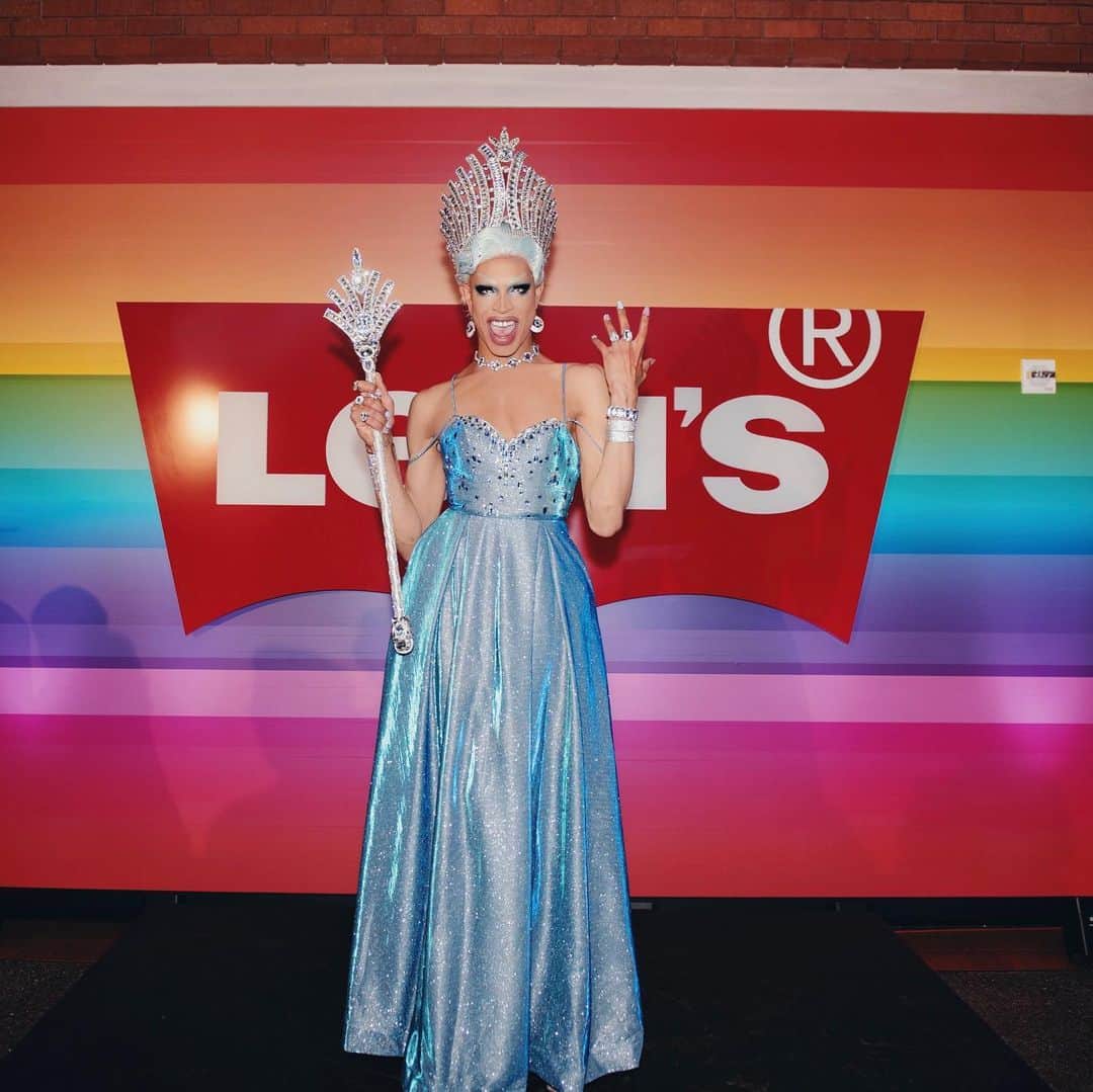Levi’sさんのインスタグラム写真 - (Levi’sInstagram)「CONDRAGULATIONS to @oddlyyvie 👑. . Last night we had a @rupaulsdragrace viewing party with the final 4 Queens and it was quite the celebration. Check out our stories to see how we celebrated all night long at Levi’s® Plaza.」6月1日 2時10分 - levis
