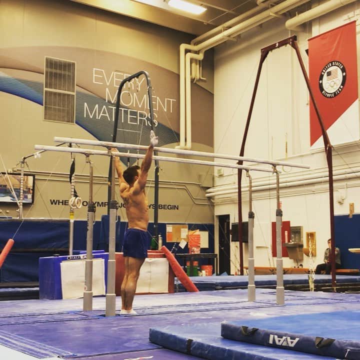 サミュエル・ミクラクのインスタグラム：「Cleaning up that big boy set on them  @spiethamerica bars 💪 16.6 😉」