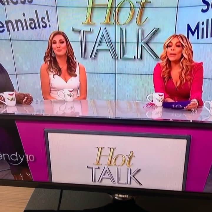 ヘザー・マクドナルドのインスタグラム：「Why do you think young men aren’t having sex? #wendyshow」