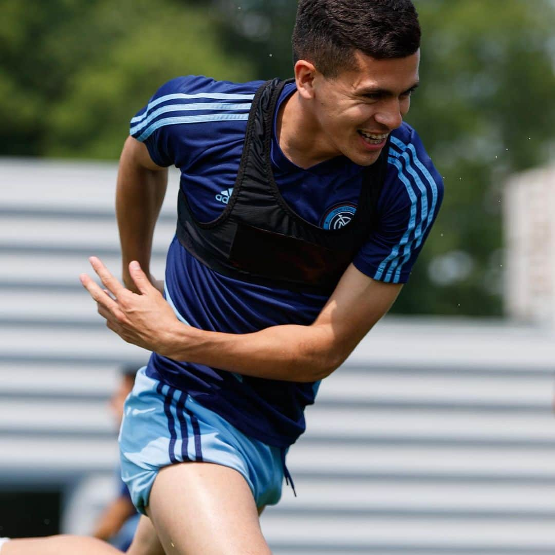 ニューヨーク・シティFCさんのインスタグラム写真 - (ニューヨーク・シティFCInstagram)「Happy #NationalSmileDay from the training ground 😁😁😁」6月1日 3時01分 - nycfc