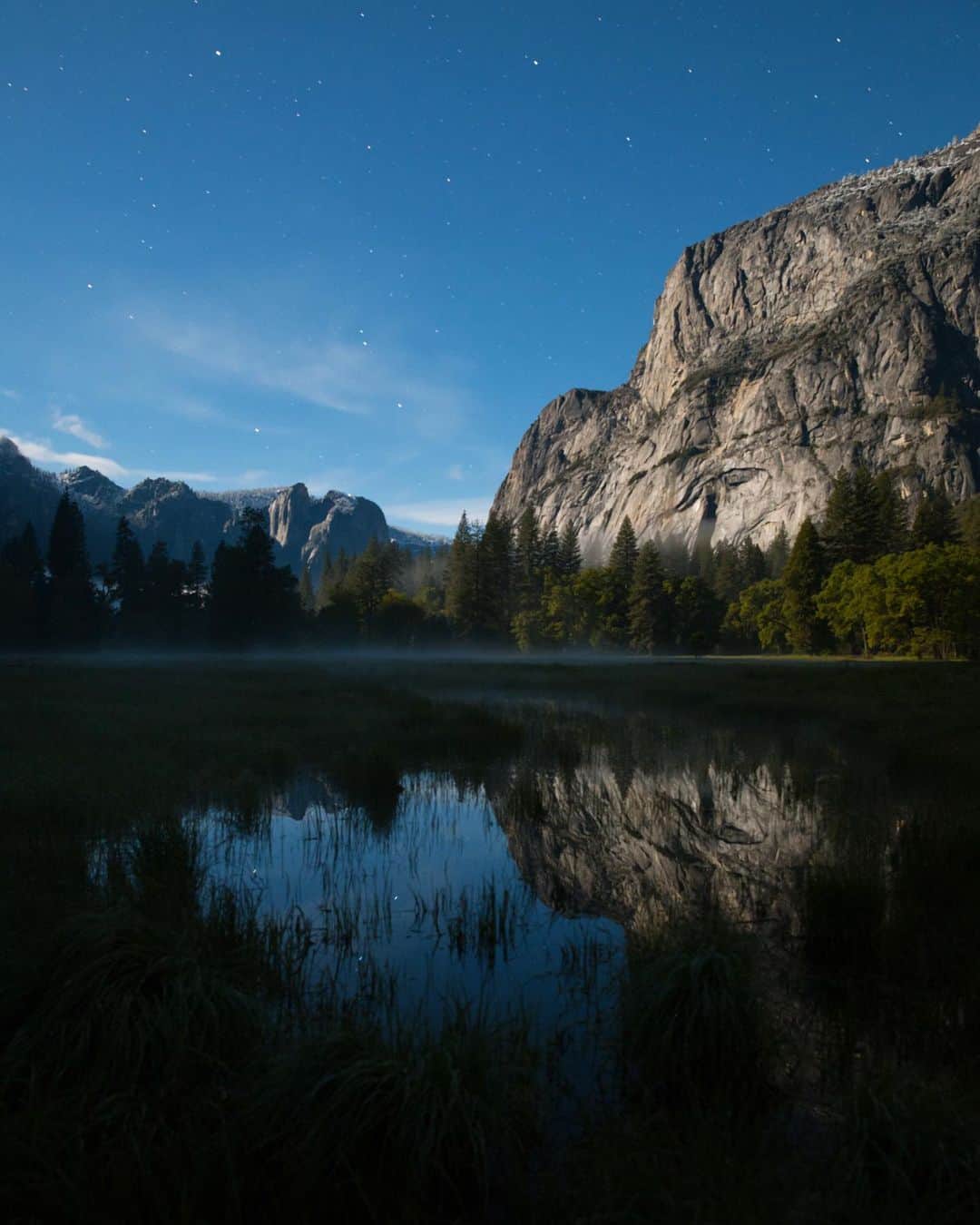 ローレン·ランドルフのインスタグラム：「For this month’s Full Moon I managed to actually pull myself away from our campsite to go photograph the Yosemite valley and falls under the bright night sky.  Check out my submission to this month’s @thisisaphotoblog assignment for another night photo of the falls. Which do you prefer?」