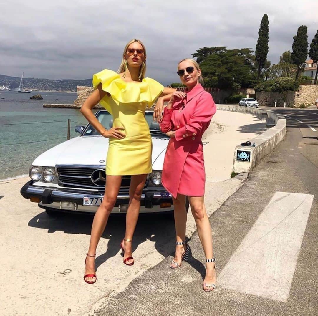 ポールカさんのインスタグラム写真 - (ポールカInstagram)「Sunny days deserve couture dresses and a stylish attitude. Thanks @karolinakurkova for wearing us on the French Riviera. Styling by @saschagaugel. À journée ensoleillée, robe couture, portée ici sur la French Riviera par la sublime @karolinakurkova. Stylisme par @saschagaugel 🙏 #regram #karolinakurkova #stylish #couture #pauleka #womenswear #womensfashion #kk」6月1日 3時12分 - paulekaofficiel