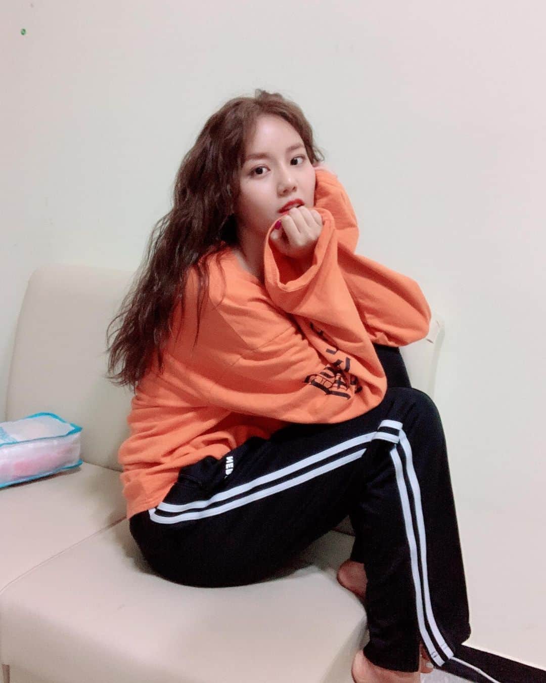 ヘジョンのインスタグラム：「오늘 #퍼퓸 촬영 끝!! 6월 3일 첫방송 #손미유」