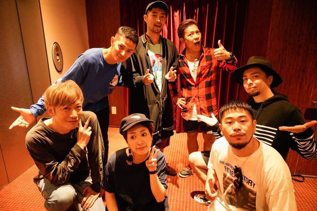 DJ U-ICHIのインスタグラム：「先日の家族写真。 feat. @triqstar_jpn  応援に来てくれました。 ありがとうございます。 またコラボしましょ！！ . . . #DISCOTHEQUE #family  _________________________________ #dj #djlife #djstyle #dance #ダンス #dancers #tokyocameraclub  #streetphotography #sonya7riii  #portraitvision #portraitfestival  #portraitpage #portraitmood #moodyportraits #ourportraitsdays #lifeportraits _________________________________」