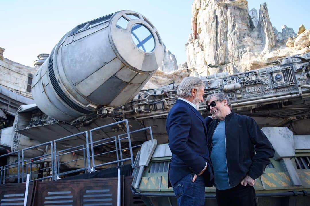 Disneyさんのインスタグラム写真 - (DisneyInstagram)「A day for the galactic history books! George Lucas, Billy Dee Williams, @hamillhimself, Bob Iger, and Harrison Ford celebrate @starwars: Galaxy's Edge, opening tomorrow at @disneyland Resort.  Reservations and valid theme park admission required to visit Star Wars: Galaxy’s Edge between May 31 and June 23, 2019. Beginning June 24, No Reservations Required. Subject to Capacity.」6月1日 3時51分 - disney