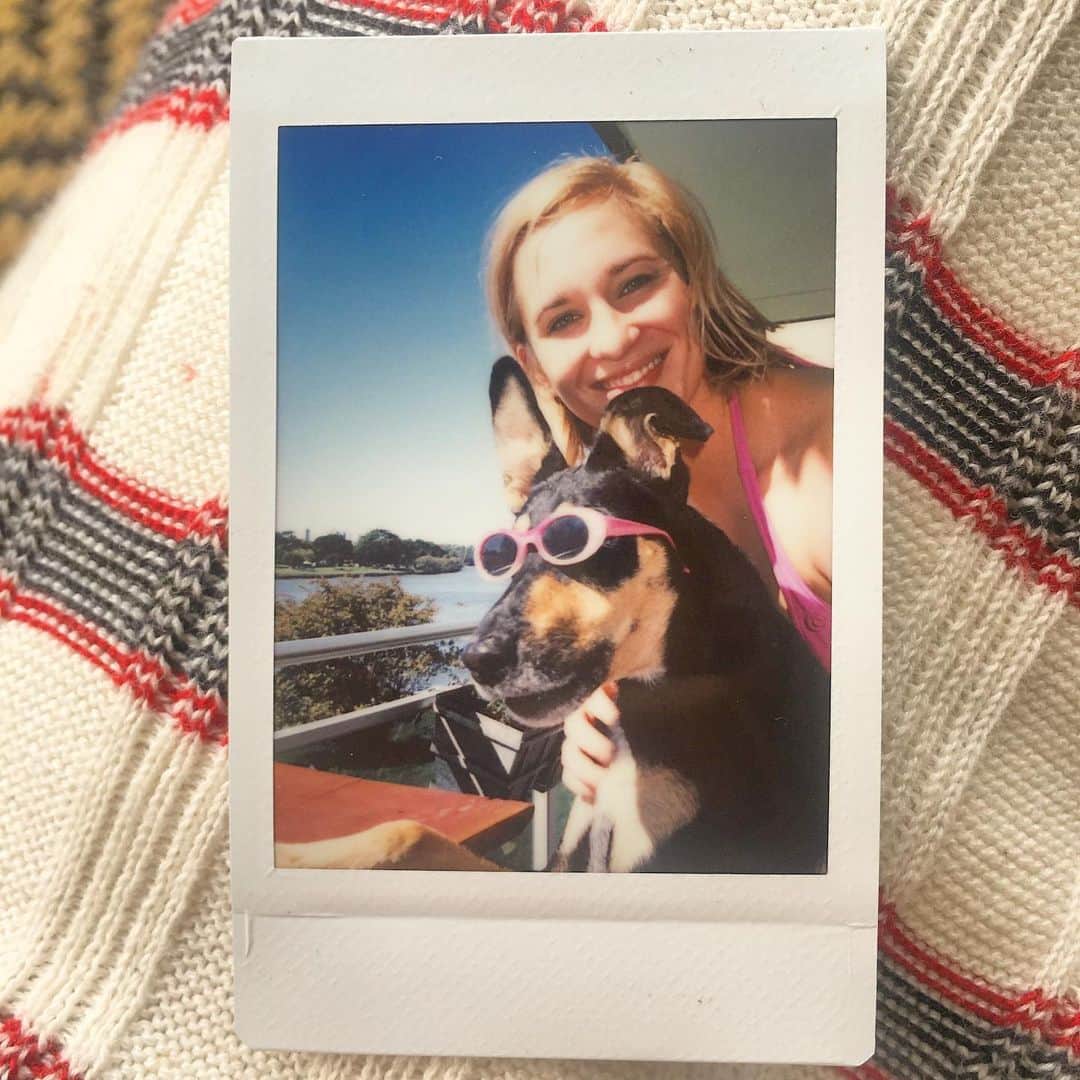のインスタグラム：「🕶👉🏼」
