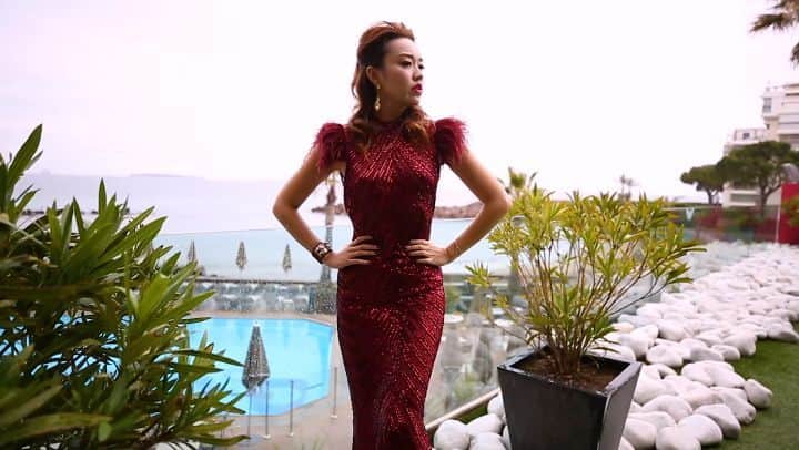Nicole Chenのインスタグラム：「Embracing the time in Cannes with the beautiful clothes by @covetella Video by @valeri_irina and @timvasilyev Camera : @sonysingapore」