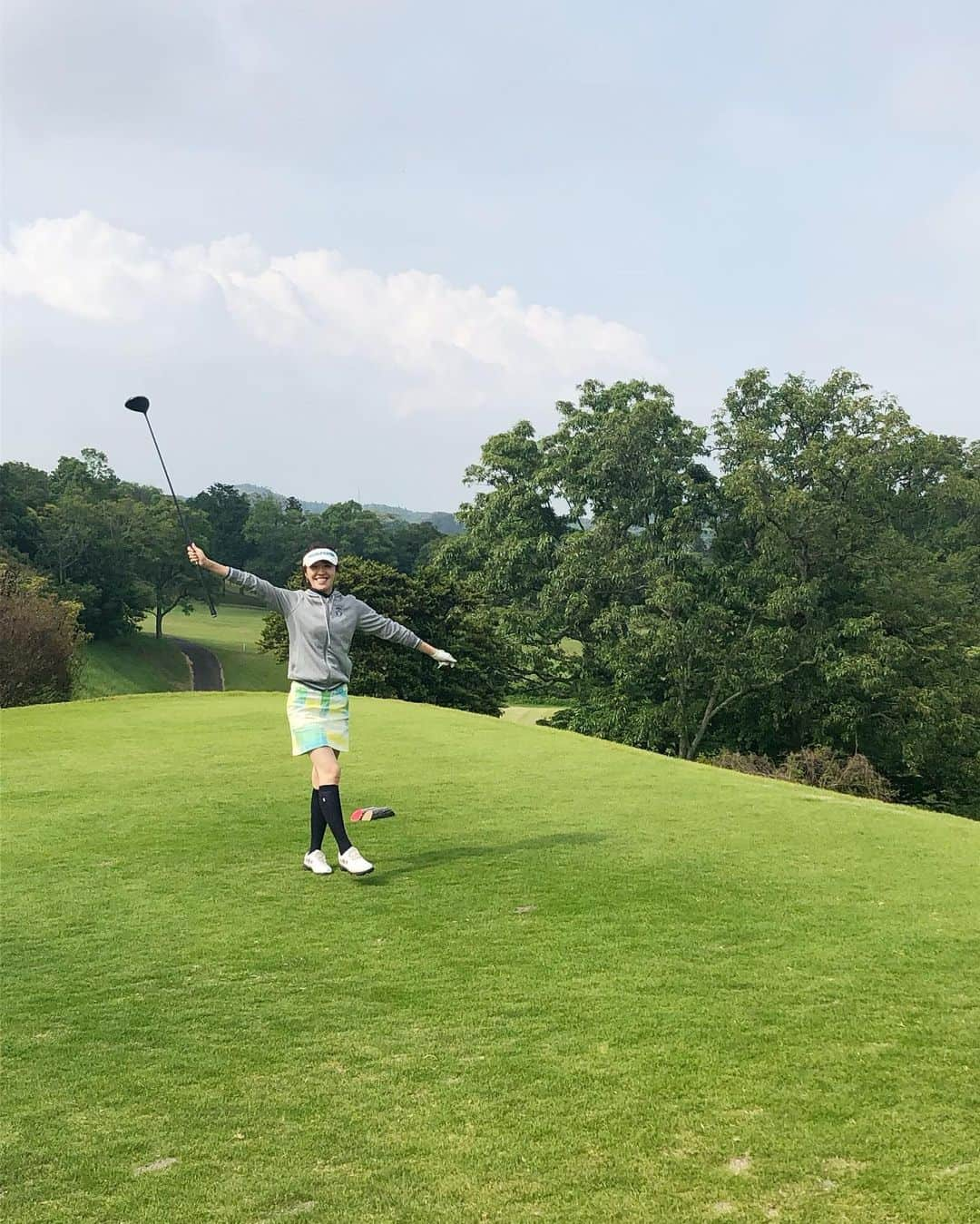 堤友香さんのインスタグラム写真 - (堤友香Instagram)「. やったー🤗 ⛳️ベスト更新しました💕 108ですが😅 最大の理由は池がないコースだからです😜笑 でもすっごく嬉しいー❣️❣️ 明日のコンペも頑張るぞー🙌 #ゴルフ  #いつも #池とバンカーに吸い込まれる #ゴルフ女子 #ゴルフ好きな人と繋がりたい」6月1日 13時54分 - yuka_tsutsumi0605