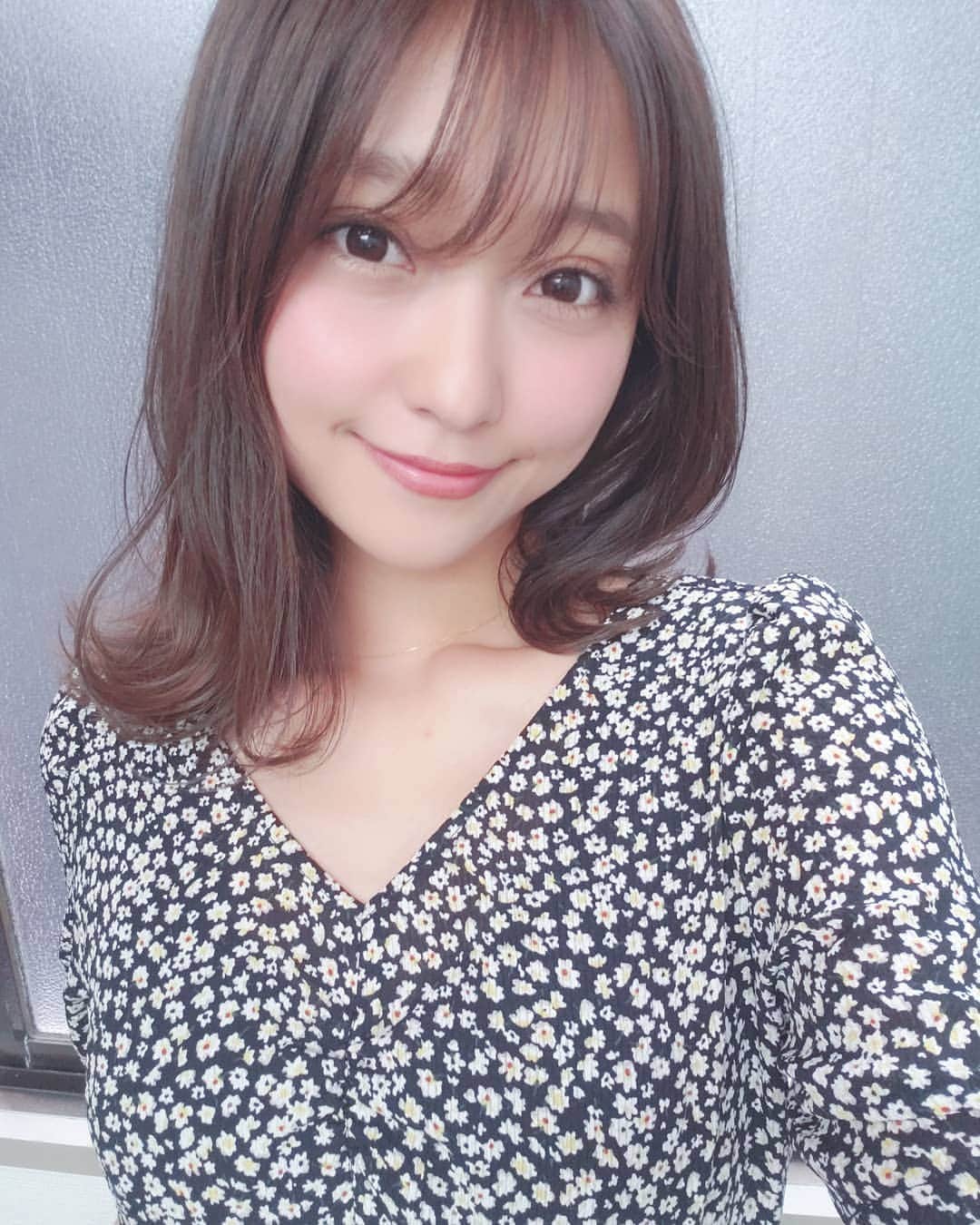 堤ゆきみのインスタグラム：「髪切りました✂️ @urealmottoにて川田さんにお任せです！カラーも落ち着かせてもらってスッキリ。ありがとうございました💓」