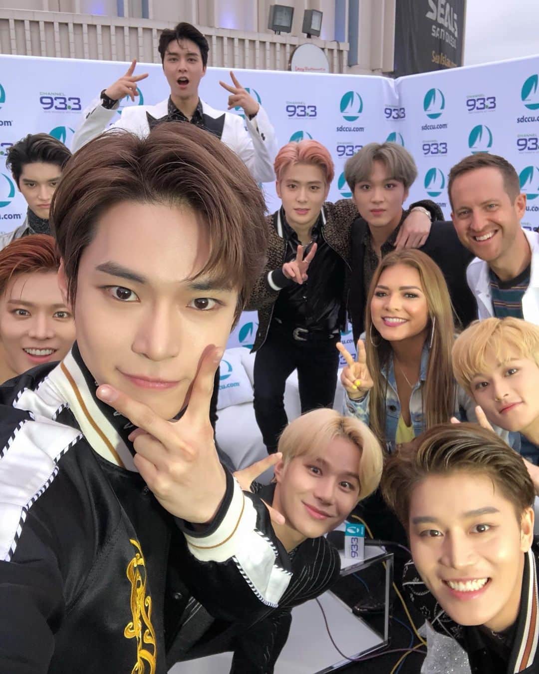 NCT 127さんのインスタグラム写真 - (NCT 127Instagram)「We had SO much fun performing at #933Summer today!! Thank you to you to all of the NCTzens that came and thank you @channel933 for having us 💚」6月1日 14時11分 - nct127